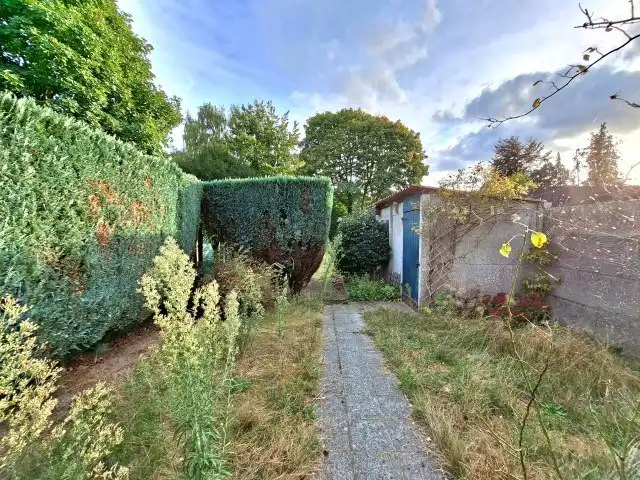 Ruime rijwoning met garage en tuin foto 14