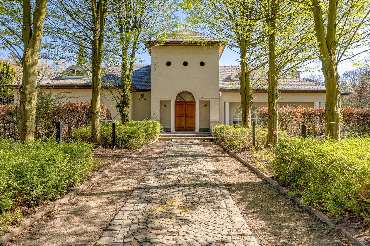 Villa op een uniek perceel van 1 hectare met vijver en zwembad foto {{pictureIndex}}
