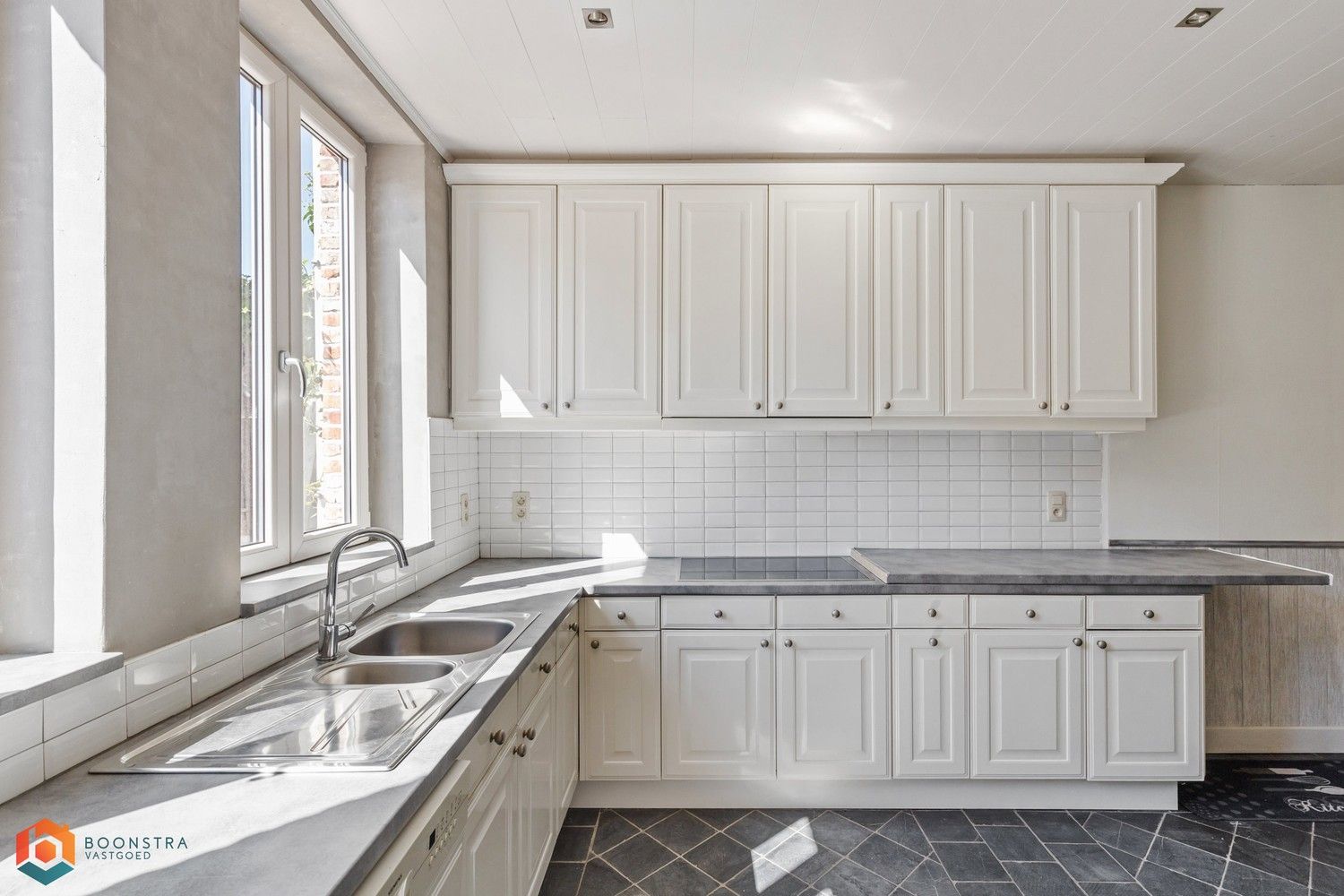 Ruime woning met handelsruimte en grote garage / werkplaats foto 6