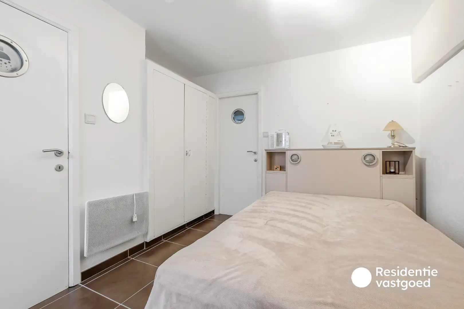 Gemeubeld éénslaapkamerappartement met terras en kelderberging in Park Atlantis, De Haan foto 11