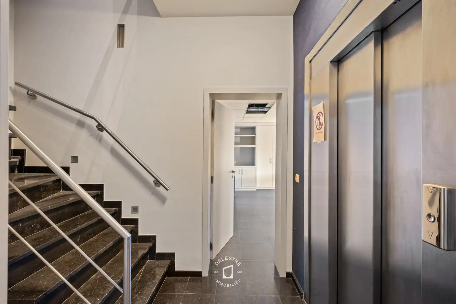 Veelzijdig investeringspand met 3 APP., MAGAZIJN, STAANPLAATSEN EN HANDELSPAND foto 17