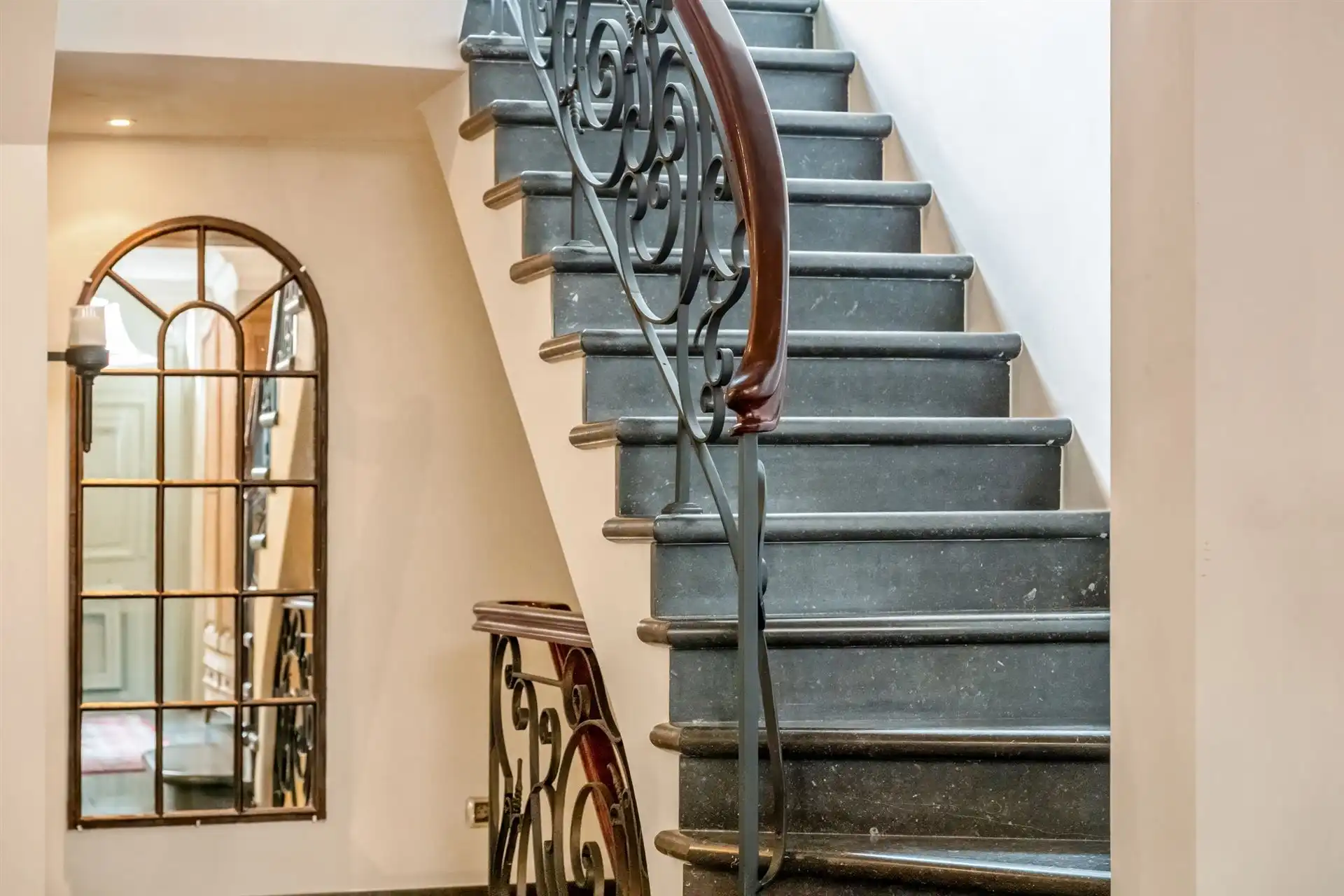Statige herenwoning met stadstuin en praktijkmogelijkheden foto 19