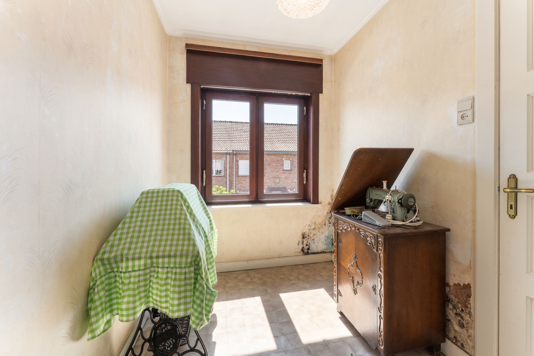 Op te knappen woning met tuin en garage foto 13