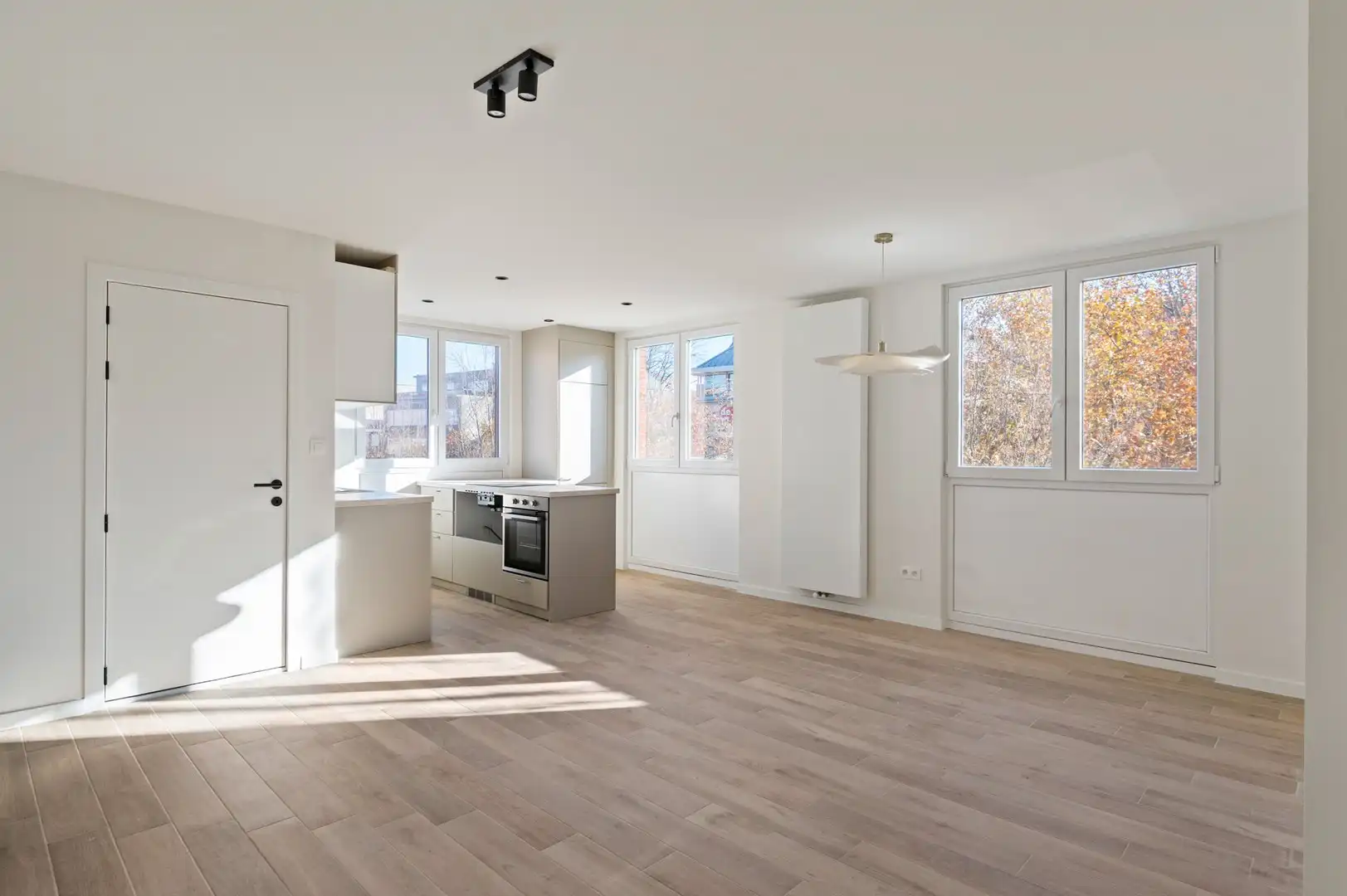 Gerenoveerd hoekappartement met terras in centrum Brasschaat foto 2