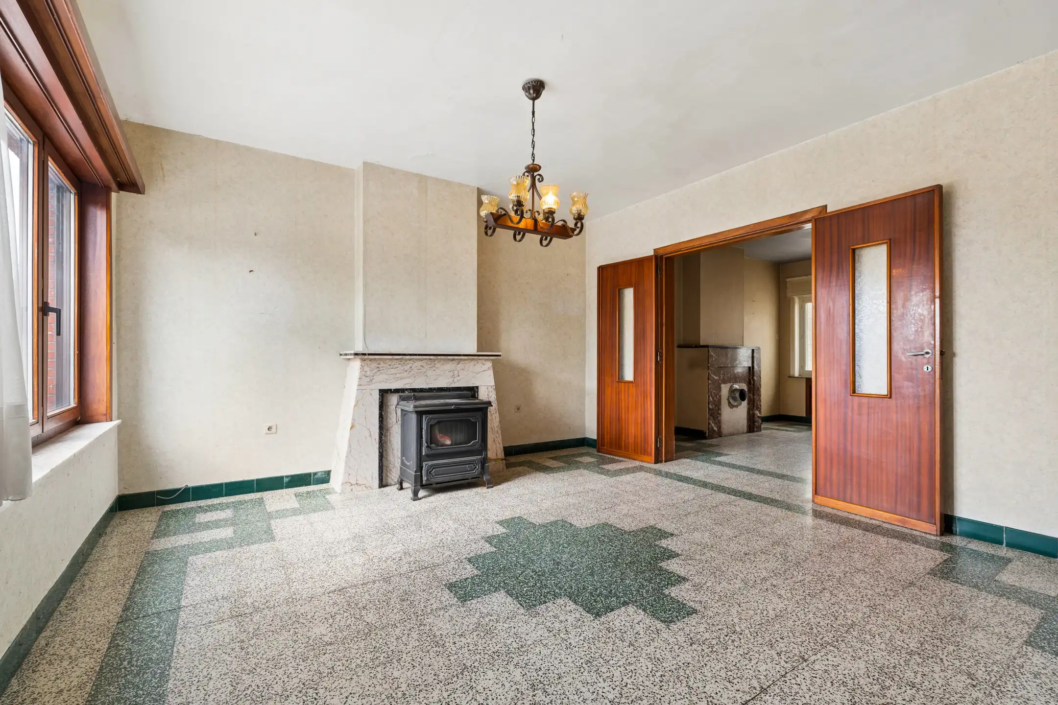 Te renoveren woning met tuin op centrale ligging foto 2