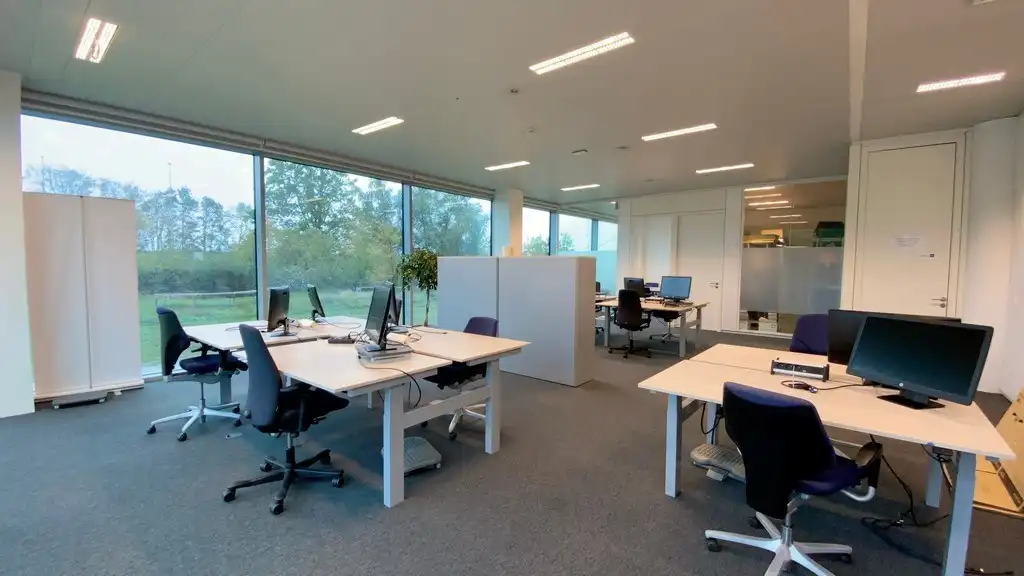 Instapklaar kantoorgelijkvloers te huur in Blue Towers in Gent foto 10