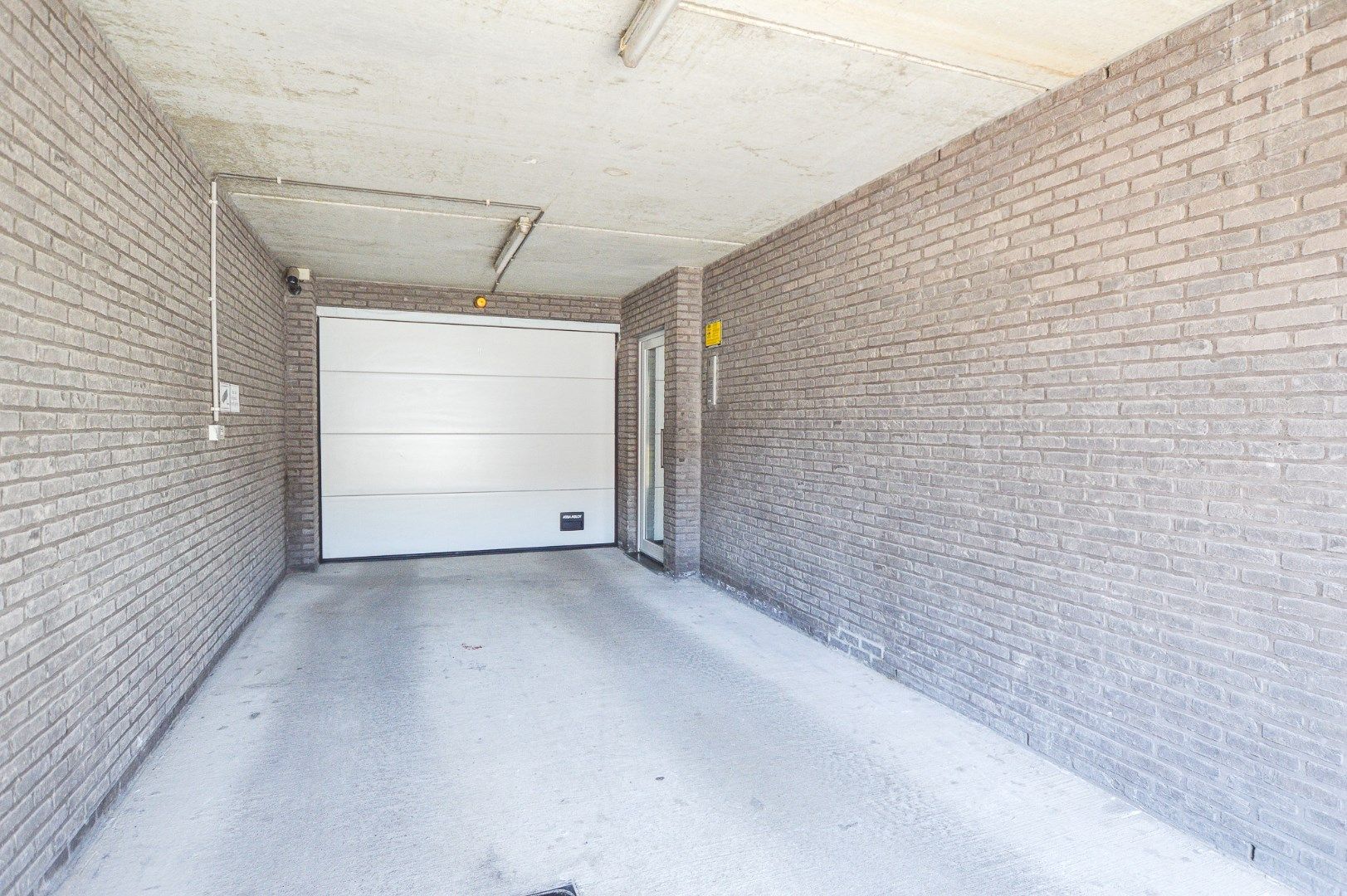 Garagebox in afgesloten complex te Oostende foto 5