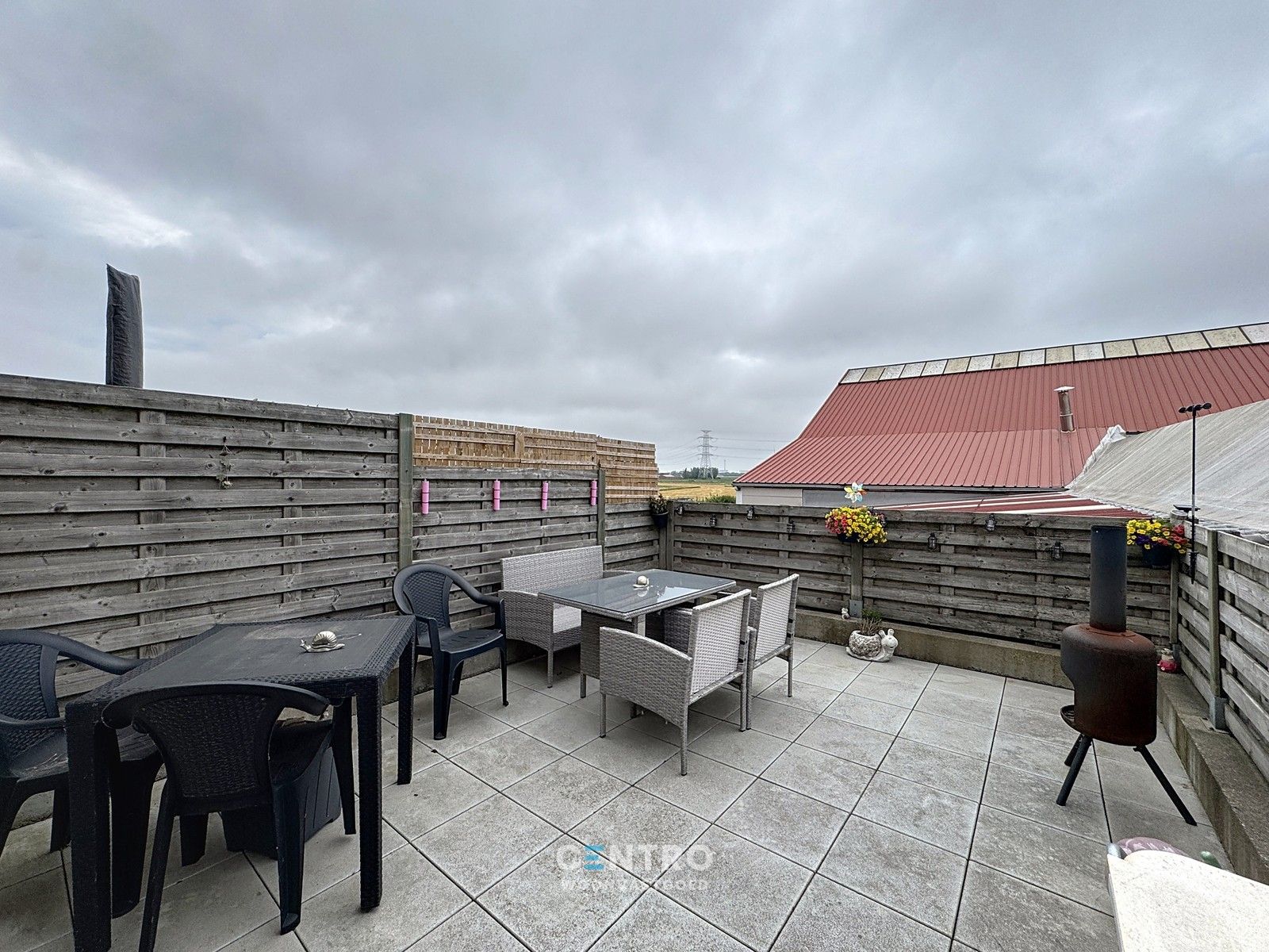 Opslagruimte met showroom en 3 verhuurde appartementen op 3.682m2! foto 34