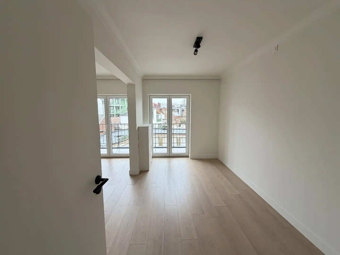 Gerenoveerd appartement met 2 slaapkamers, zonnig terras, kelderberging in Kortrijk foto 8