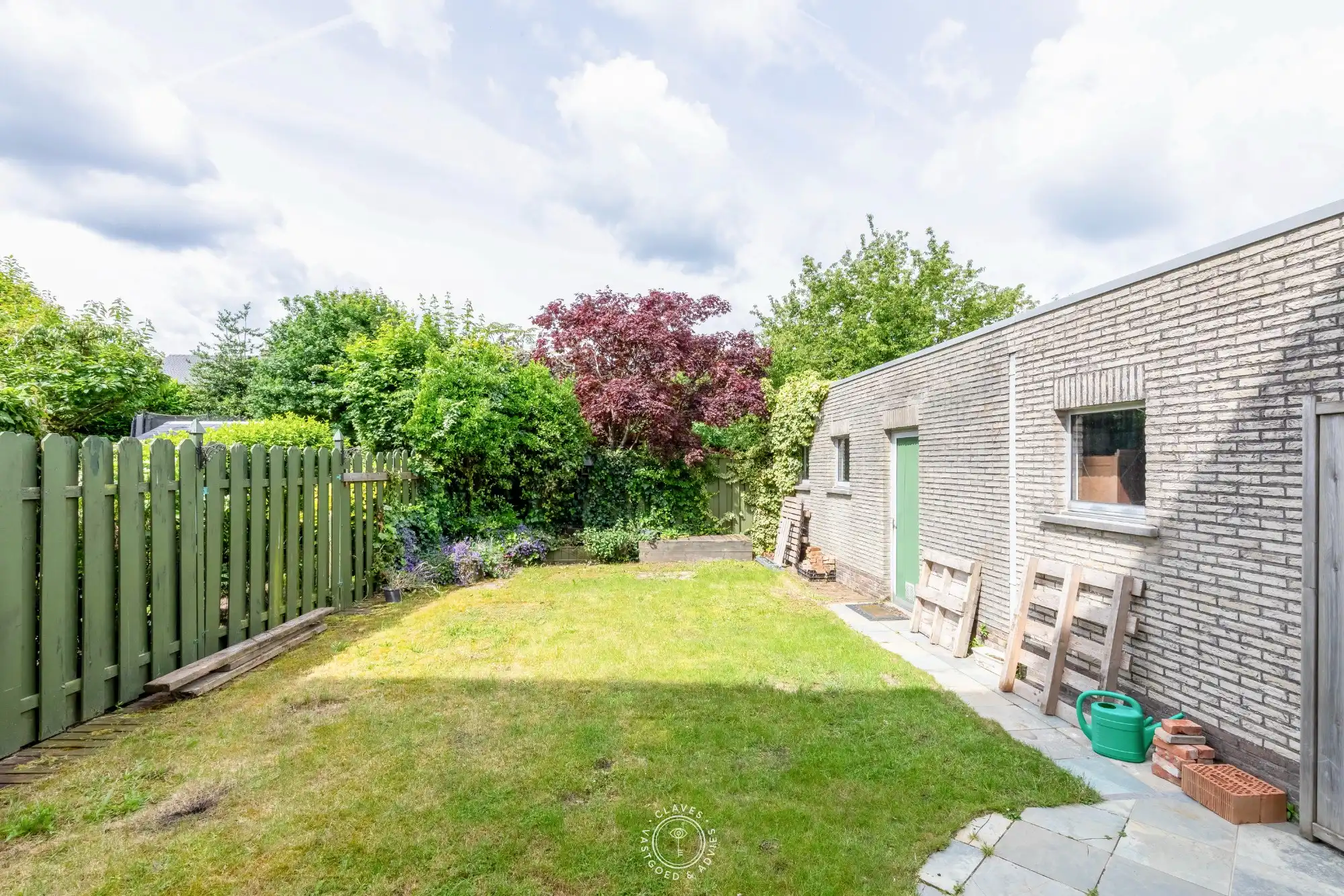 Instapklare gezinswoning met garage en tuin foto 17