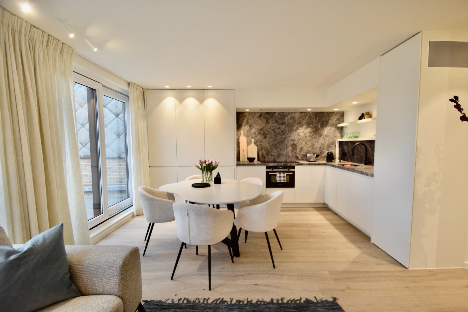 Prachtig penthouse appartement gelegen nabij de Zeedijk, de winkels en het Van Bunnenplein. foto 7