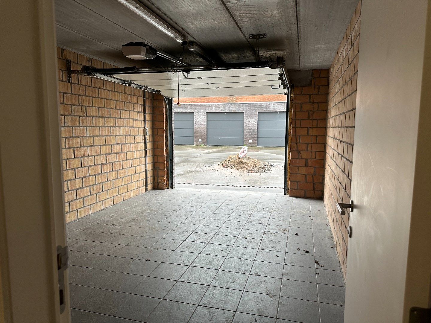 Gelijkvloers appartement met 3 slaapkamers, garage en binnentuintje foto 18