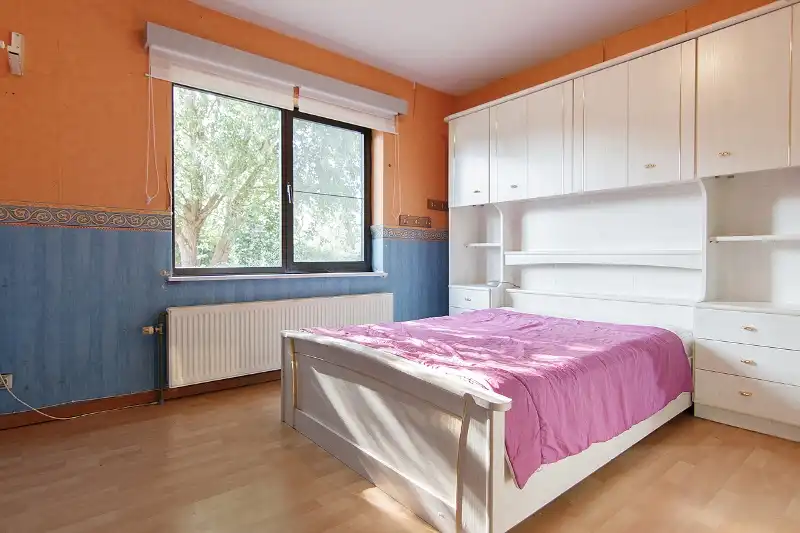 Interessant renovatieproject in groene omgeving op een knap perceel van bijna 12 are foto 18