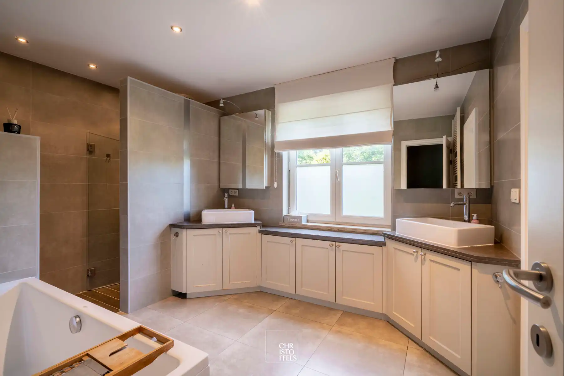 Exclusieve villa van 458m² met buitenzwembad op een perceel van 2.231m² foto 27