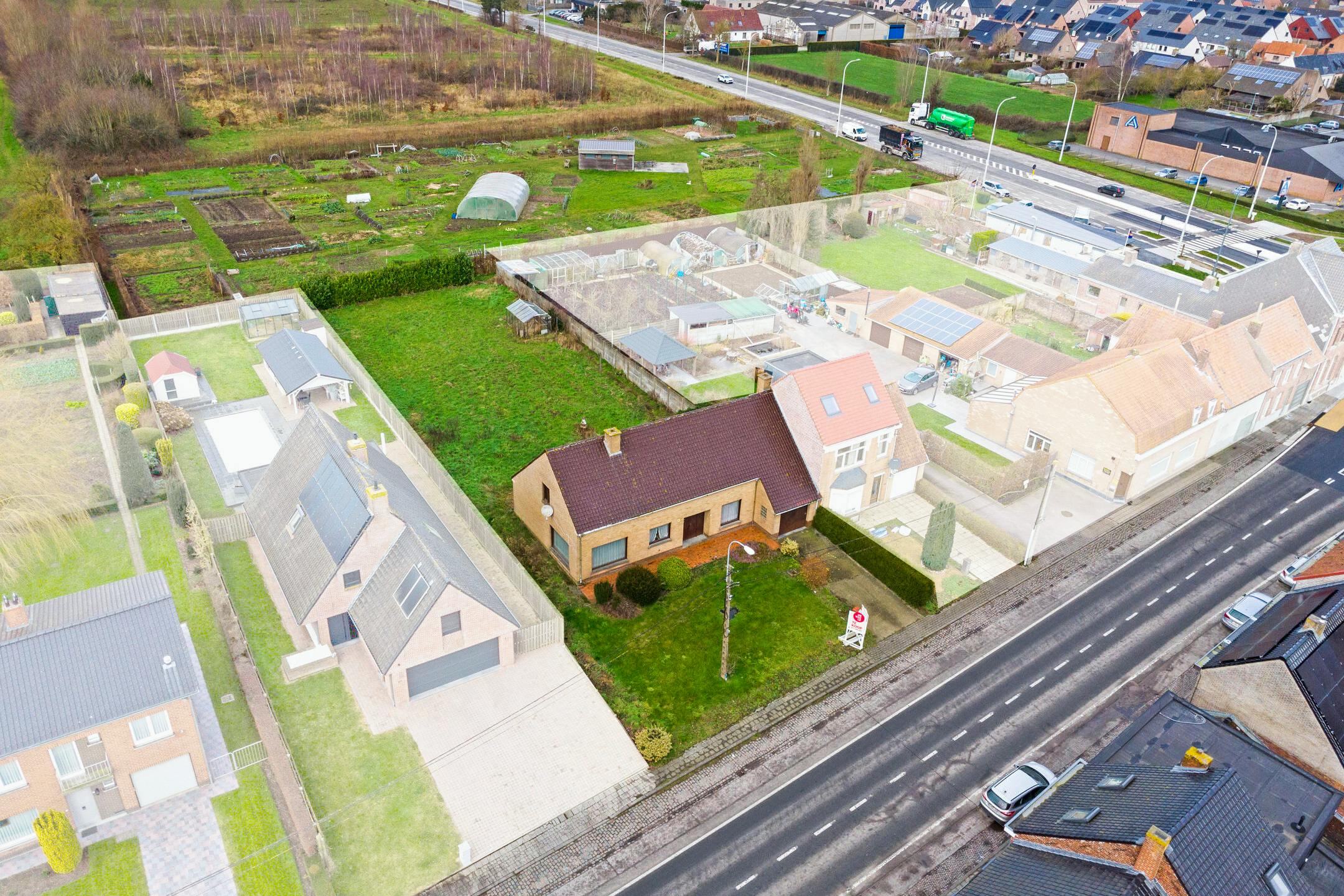 Hoofdfoto van de publicatie: Leuk huis met potentieel te koop in de Abeelseweg in Poperinge