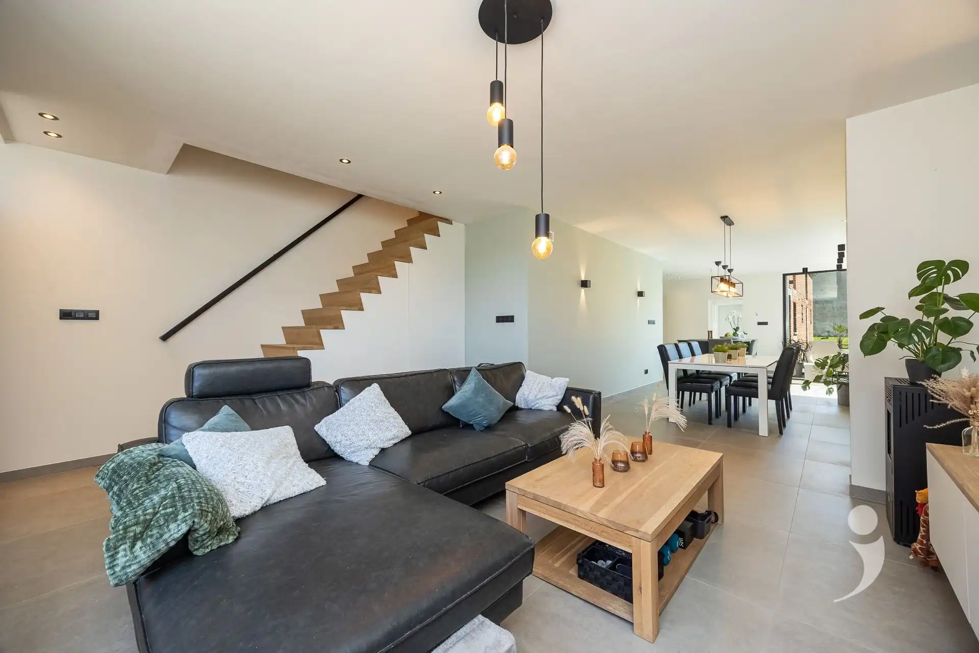 Volledig gerenoveerde hoeve met loods én verkavelingsmogelijkheid foto 8