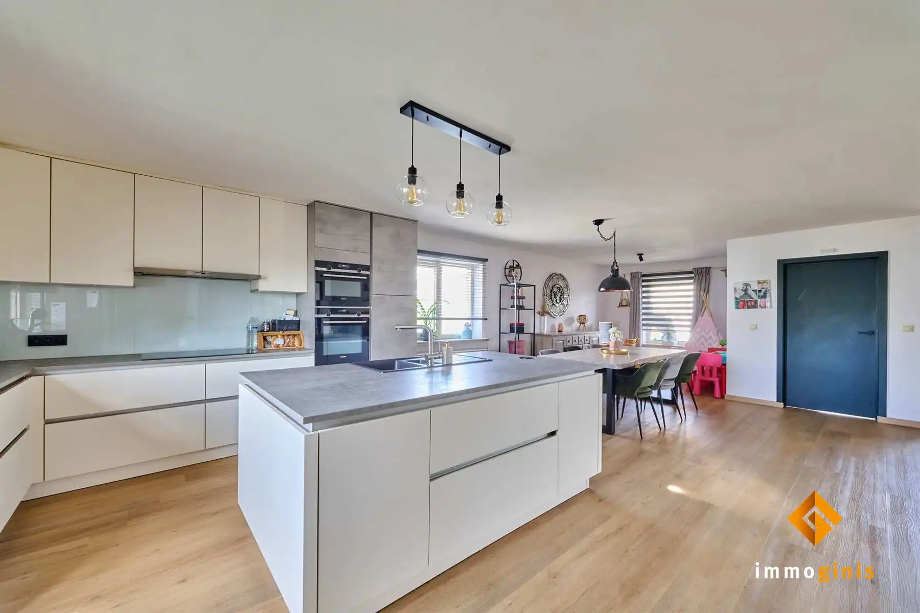 Gerenoveerde woning met 3 ruime slaapkamers, op een prachtige locatie vlakbij het centrum van Bocholt. foto 7