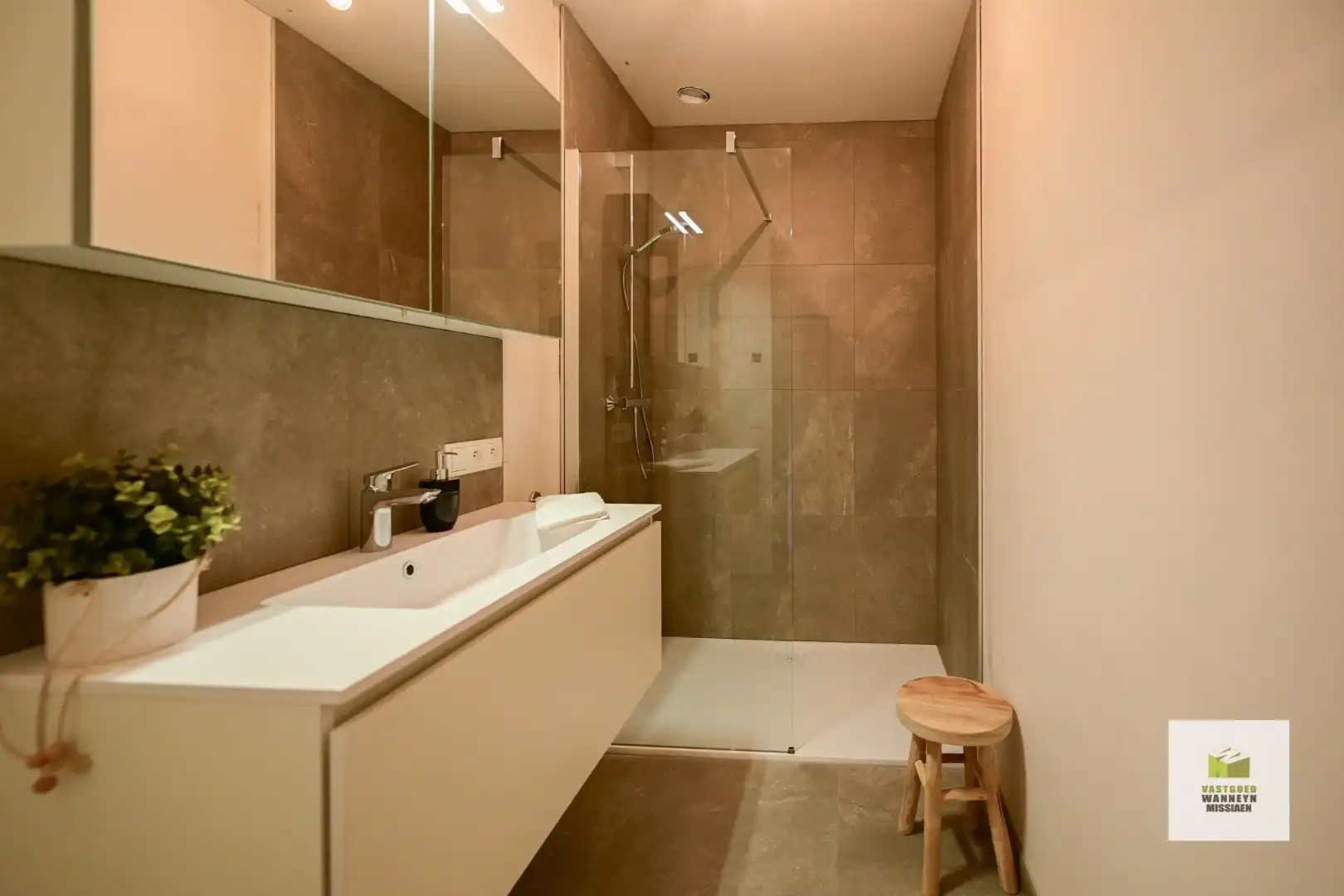 Ruim 2-slpk appartement met 15m2 zuidgericht terras met volle privacy foto 10