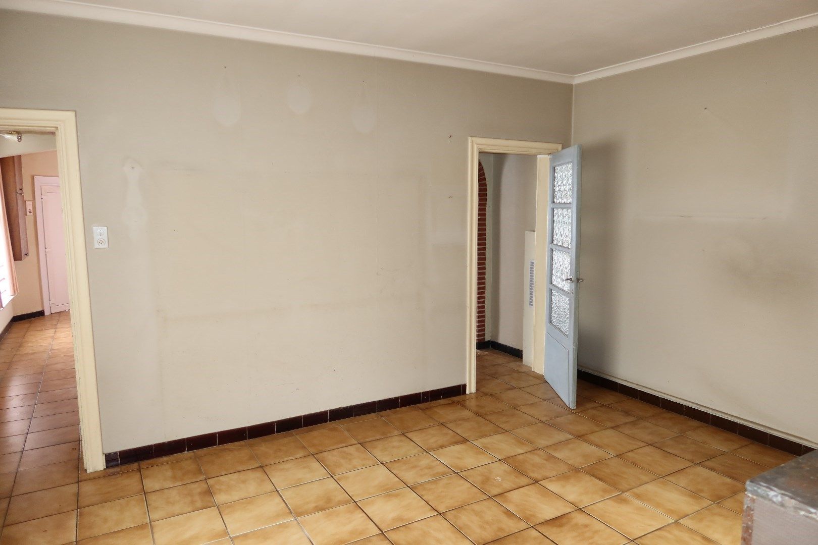 Renovatiewoning met 2 tot 3 slk, garage en koertje aan gunstige prijs foto 6