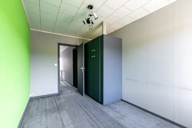Zeer ruime, te renoveren woning met mogelijkse uitweg. foto 20