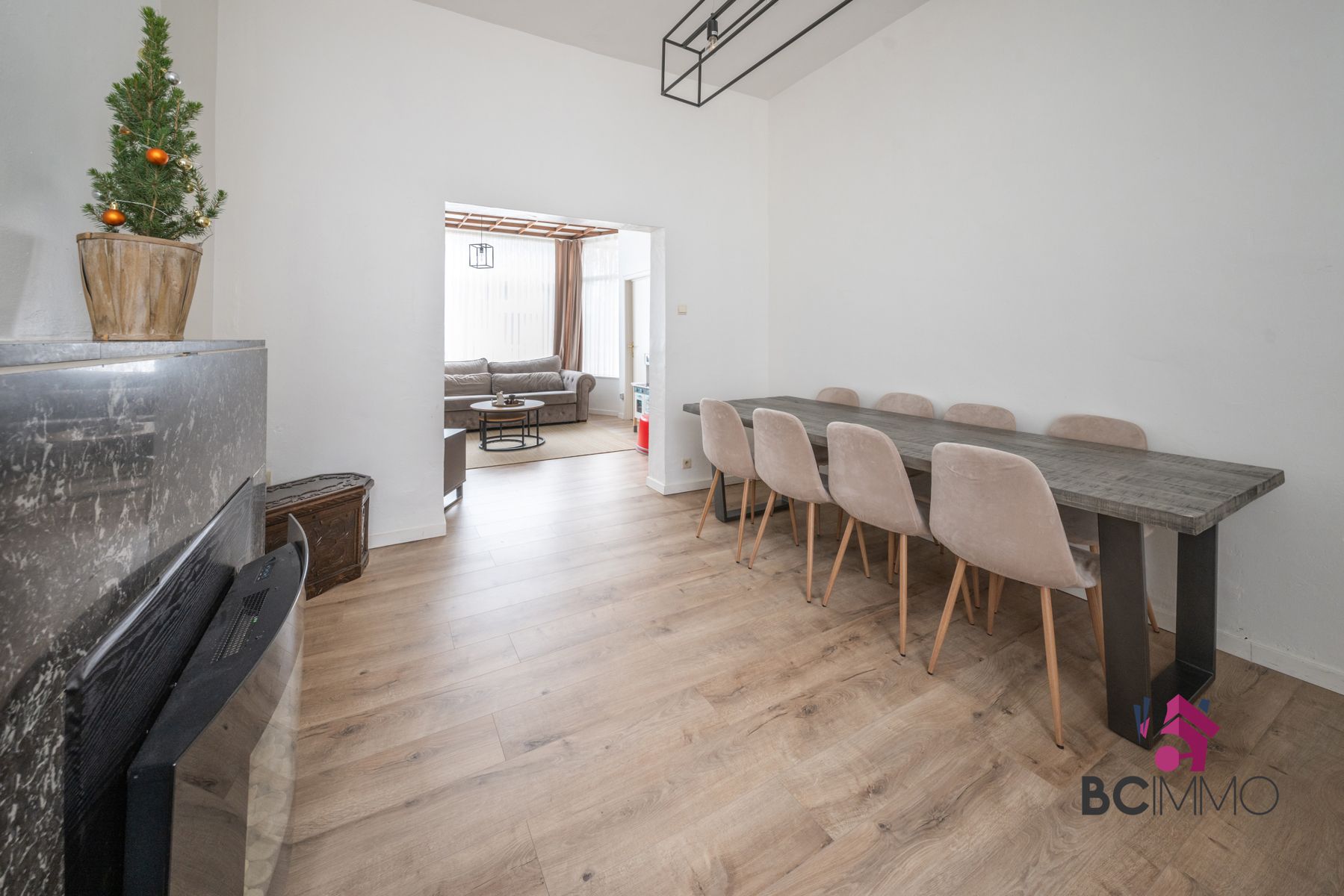 Karaktervolle woning met ruime tuin te Genk foto 4
