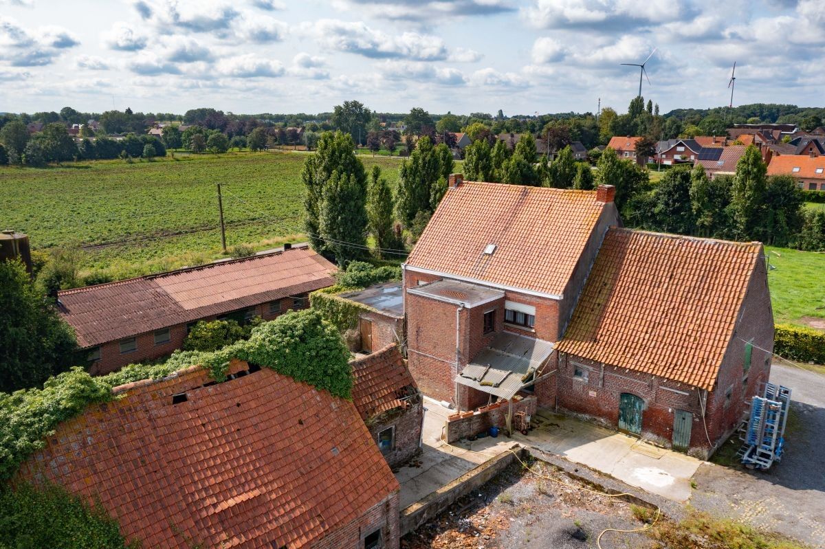 Nabij dorpskern gelegen hoeve te koop te Veldegem foto 9