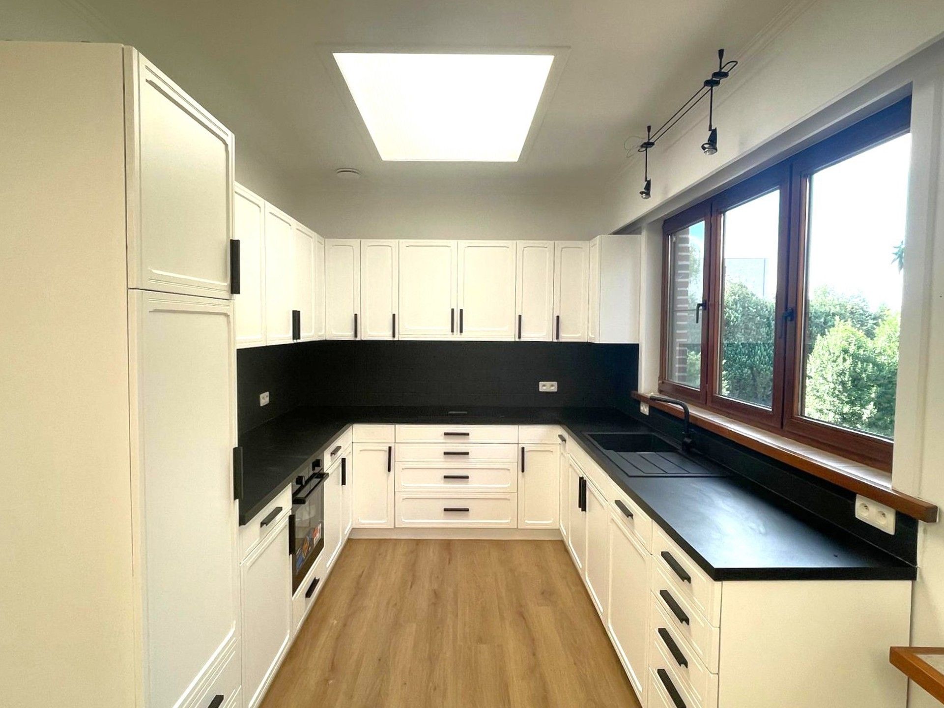 Gerenoveerd appartement met 3 slaapkamers foto 3