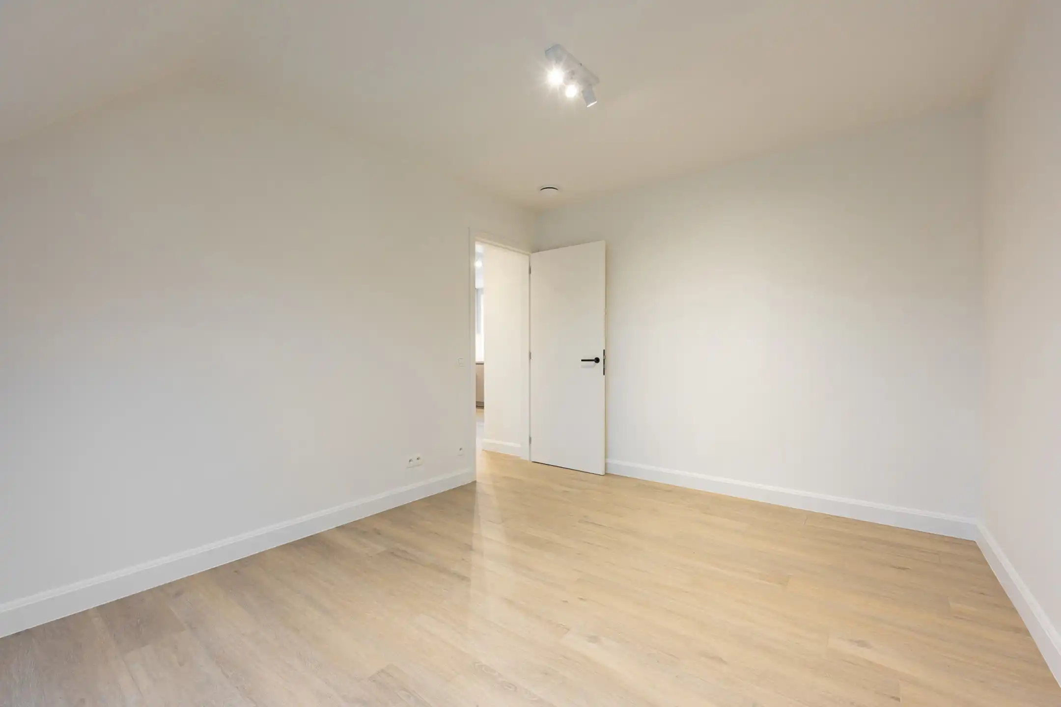 Nieuwbouw penthouse met 1 slaapkamer en groot terras foto 13