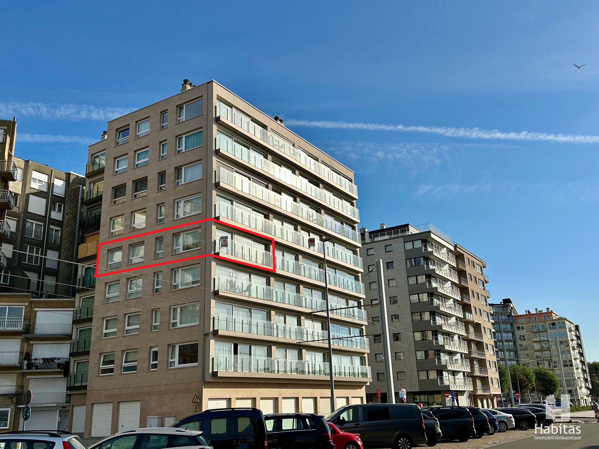 Zeer ruim en zonnig hoekappartement met open zicht. foto {{pictureIndex}}