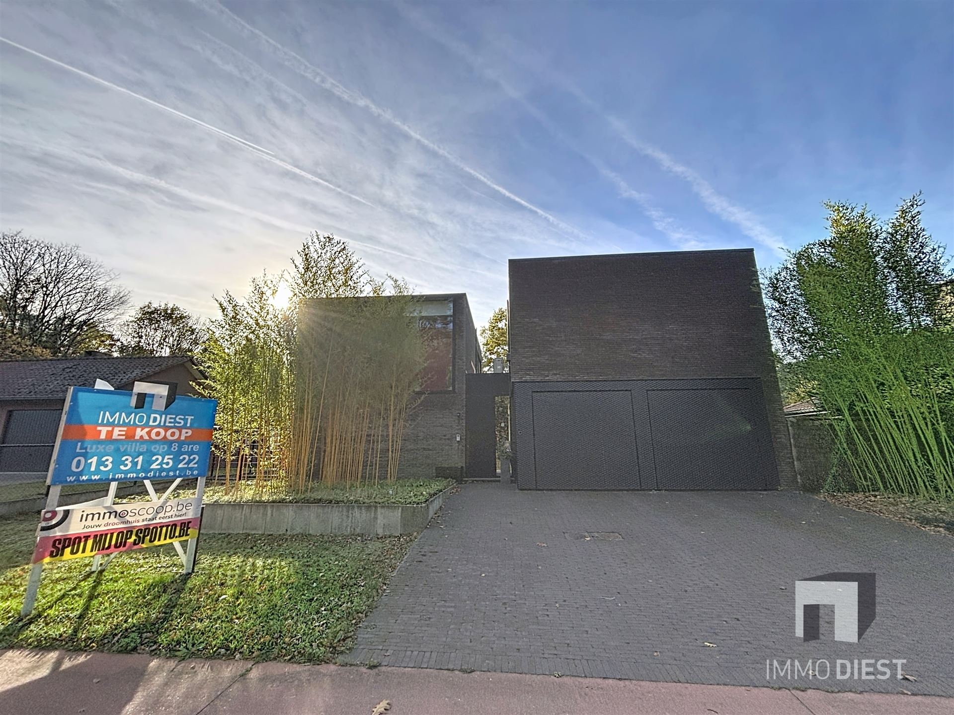 Moderne en strakke villa met veel lichtinval foto 4