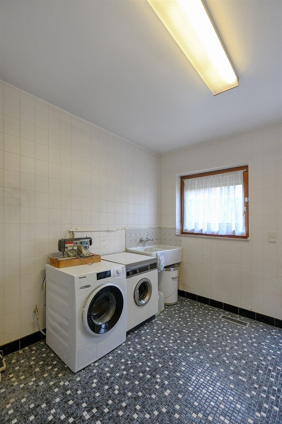 Te moderniseren woning op ruim en zonnig perceel in Halle-Zoersel

 foto 22