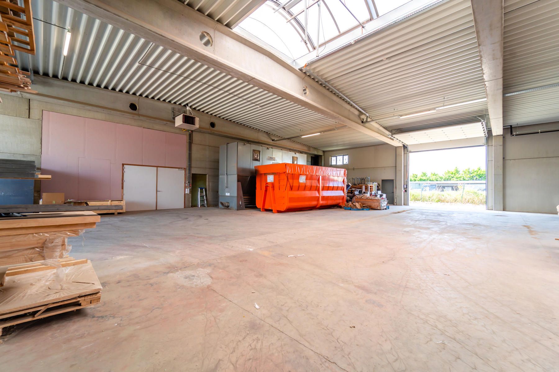 Multifunctioneel gebouw - hoge afwerkingsgraad - goede verbinding E313/E314. foto 26