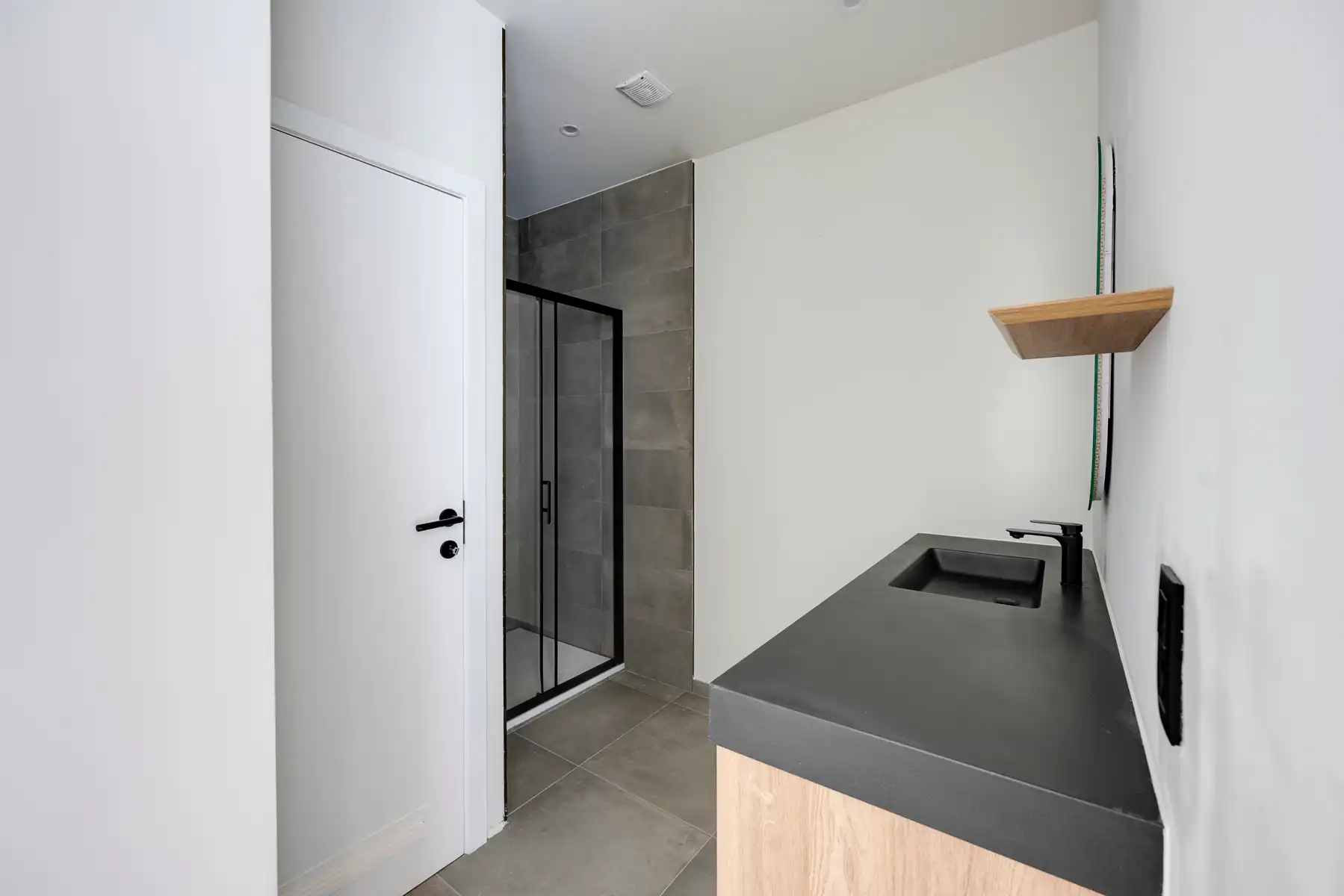 Gerenoveerd 3-slaapkamerappartement met ruim terras foto 7