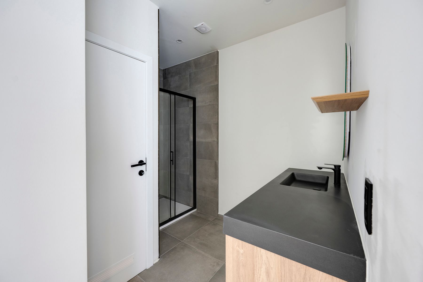 Gerenoveerd 3-slaapkamerappartement met ruim terras foto 7