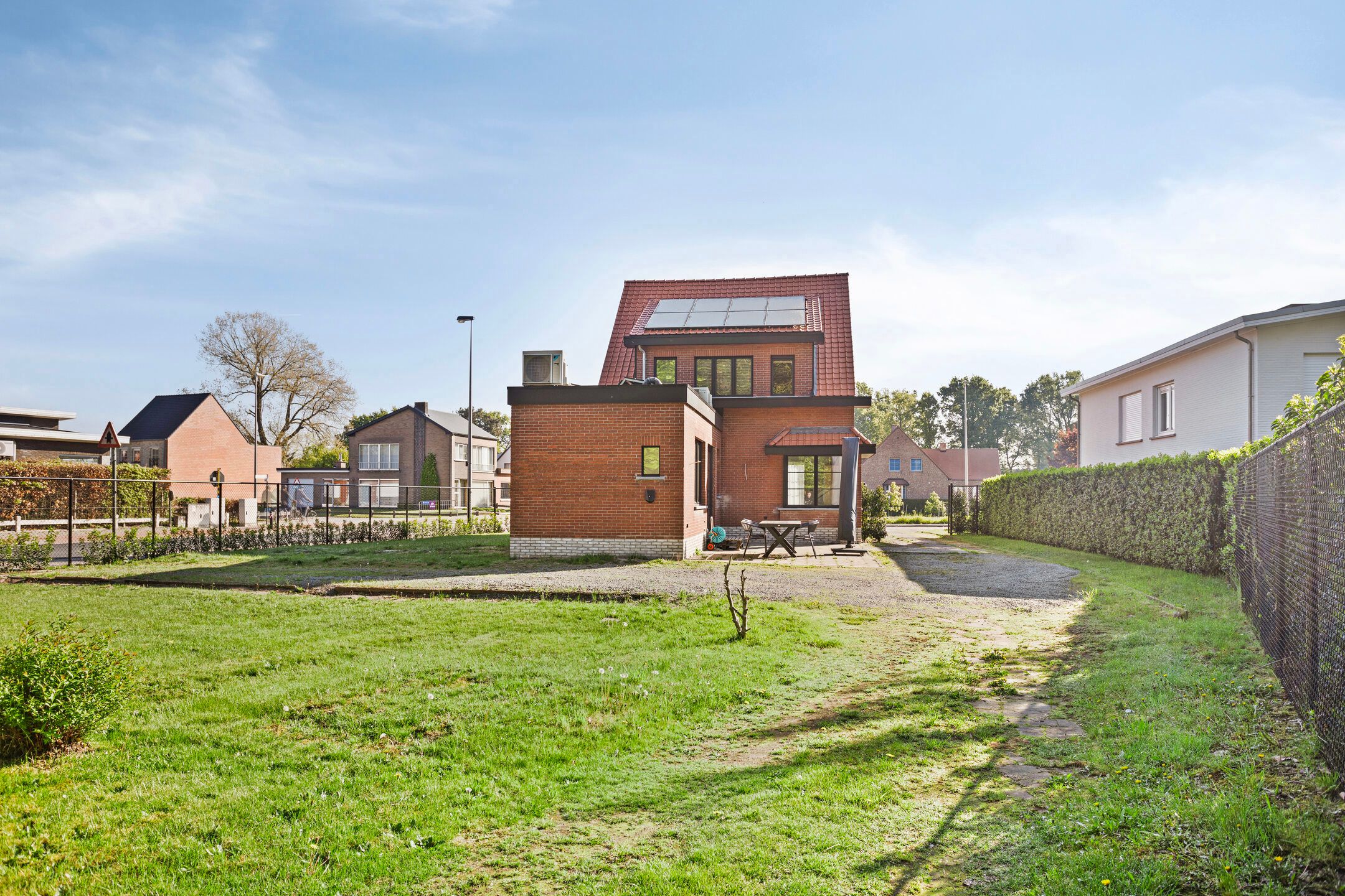 Prachtig gerenoveerde hoekwoning foto 23