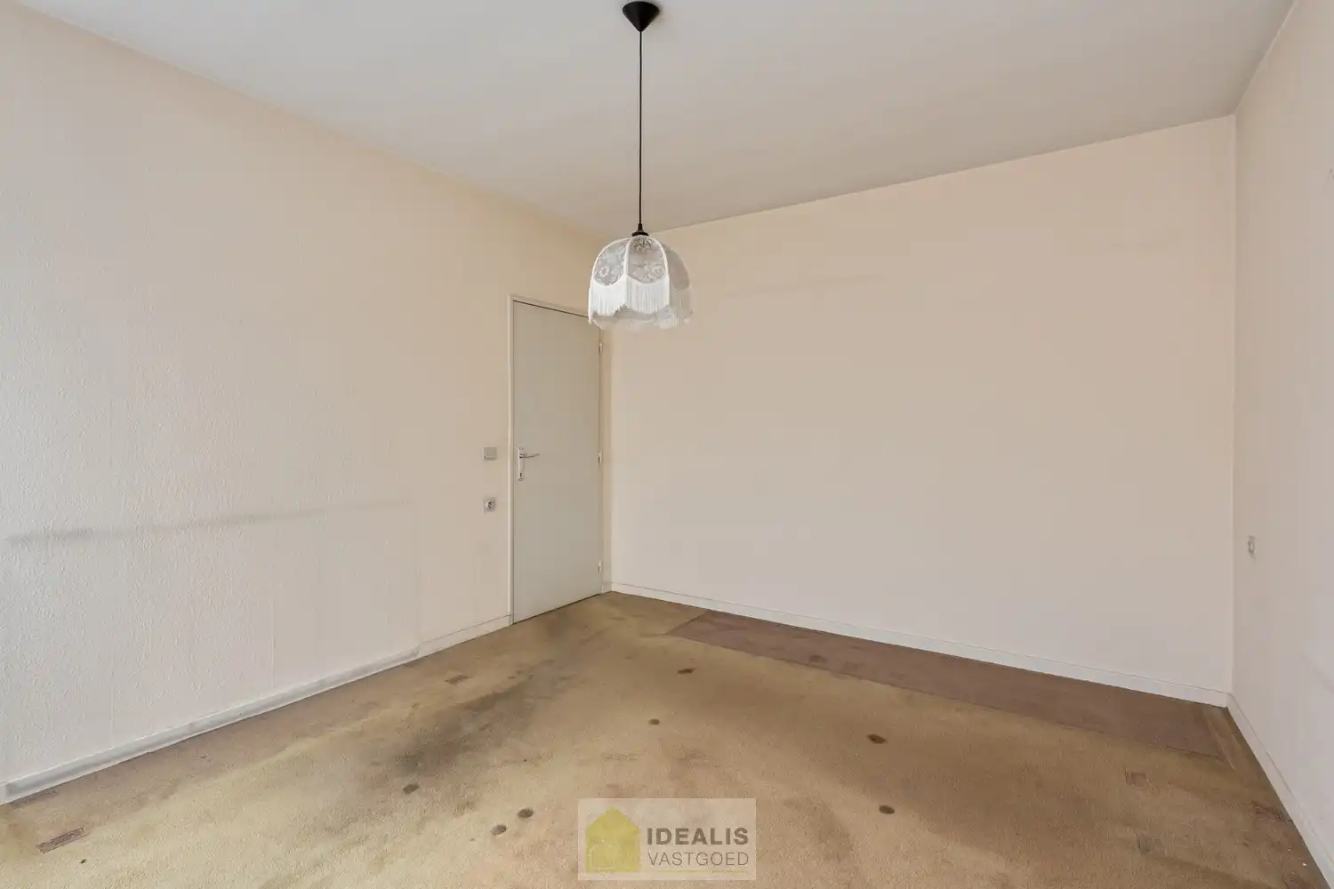 IDEALIS VASTGOED -  INVESTERINGSEIGENDOM BESTAANDE UIT 2 GELIJKVLOERSE HANDELSPANDEN EN 5 BOVENLIGGENDE APPARTEMENTEN IN HET CENTRUM VAN PELT! – te renoveren investeringseigendom op een toplocatie in Pelt (Neerpelt). Gelijkvloers 2 handelspanden, op de 1ste verdieping een 3 slpk.-appartement, 2de verdieping een 3 slpk.-appartement en een 1 slpk.-appartement en op de 3de verdieping een 3 slpk.-appartement en een 1 slpk.-appartement. Geschikt voor zij die zoeken naar een interessante investering in het centrum van Pelt. foto 40