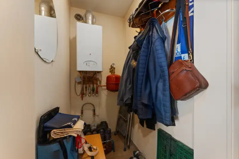 Roeselare : Instapklaar en ruim gerenoveerd appartement op toplocatie ! foto 9