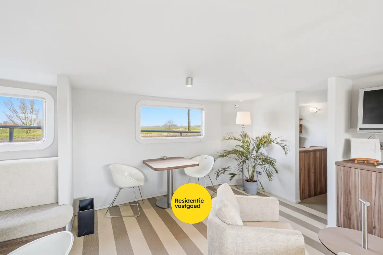 Unieke woonboot met B&B en vergunde ligplaats in Plassendale foto 38