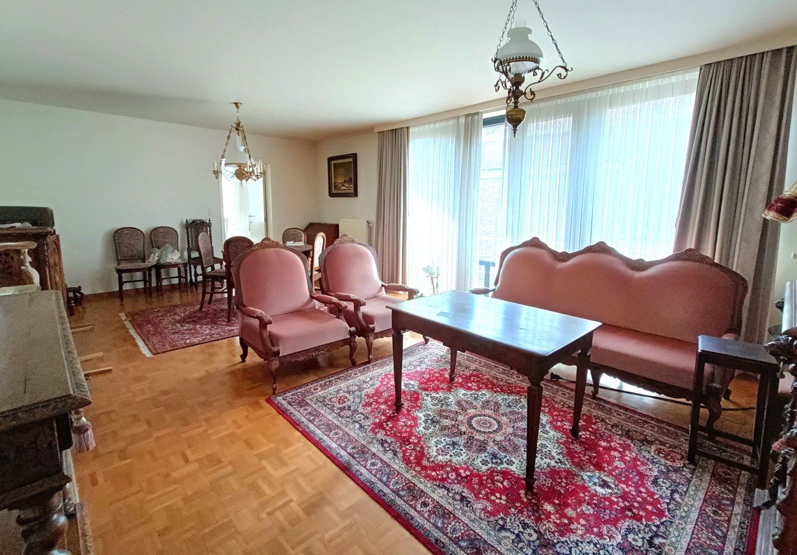 RUIM APPARTEMENT MET AUTOSTAANPLAATS foto 4