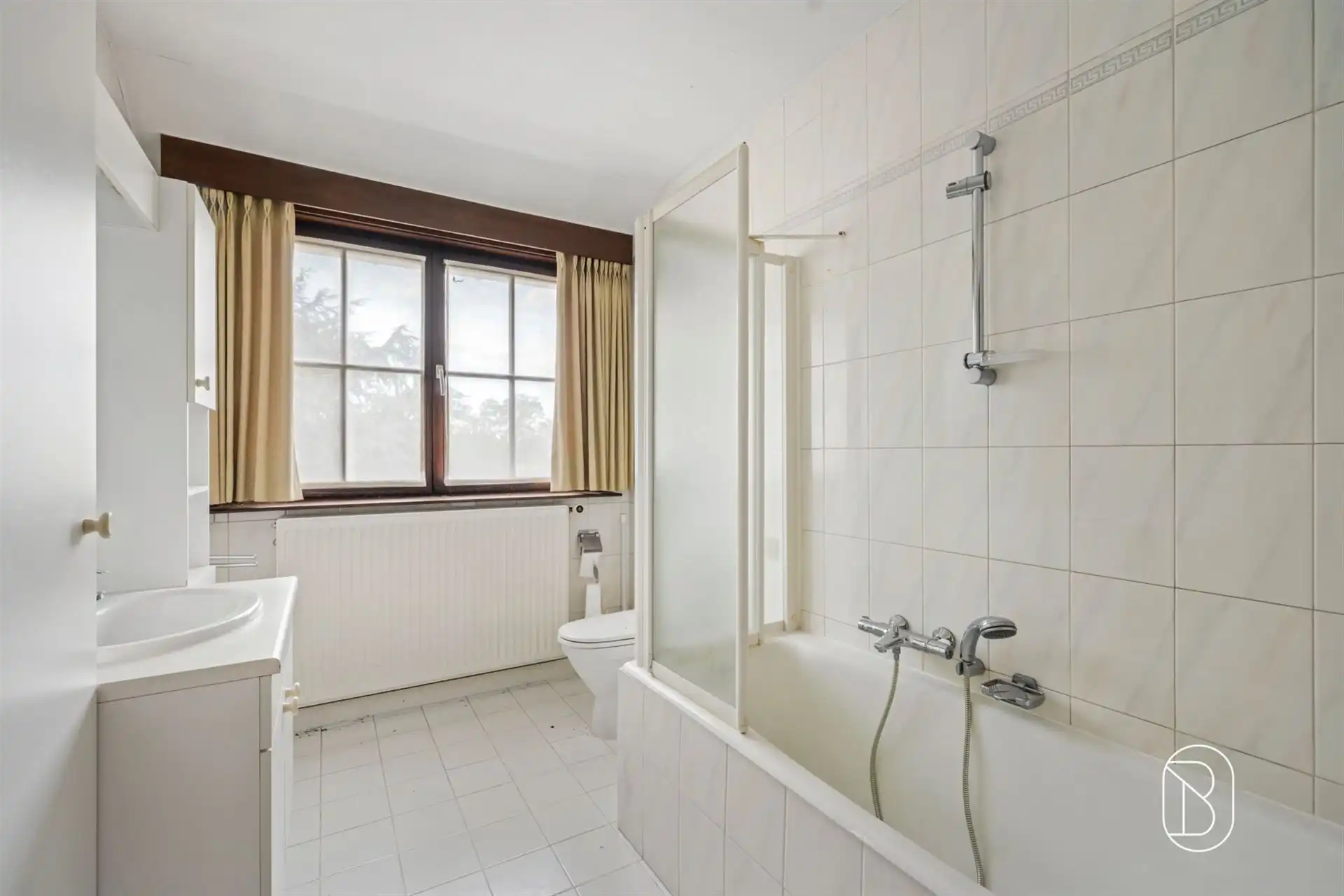 Landhuis-villa in Deerlijk omgeven door groen met 4 kamers foto 24