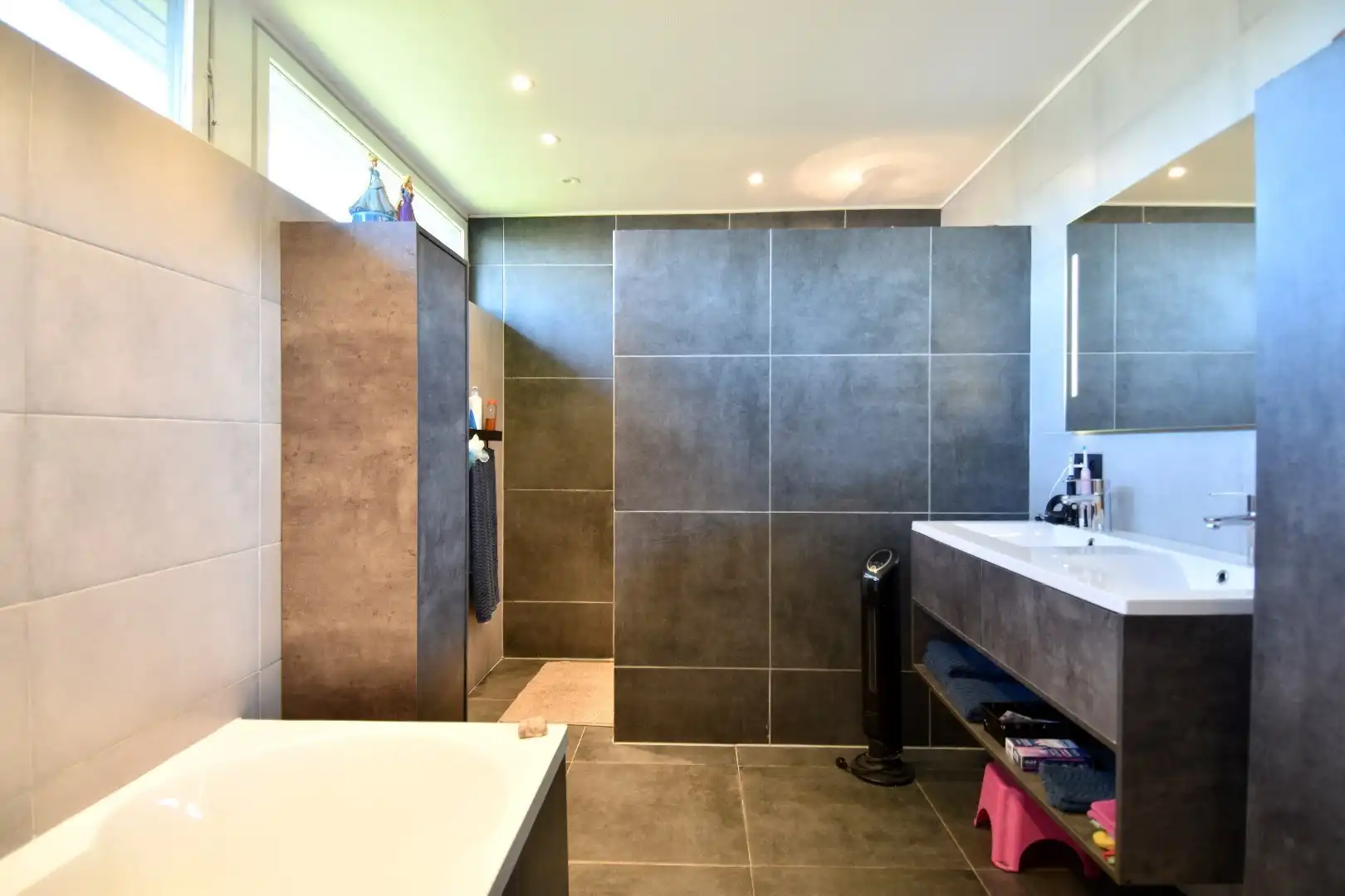 Alleenstaande woning met 3 slaapkamers en praktijkruimte in centrum Aalbeke foto 12