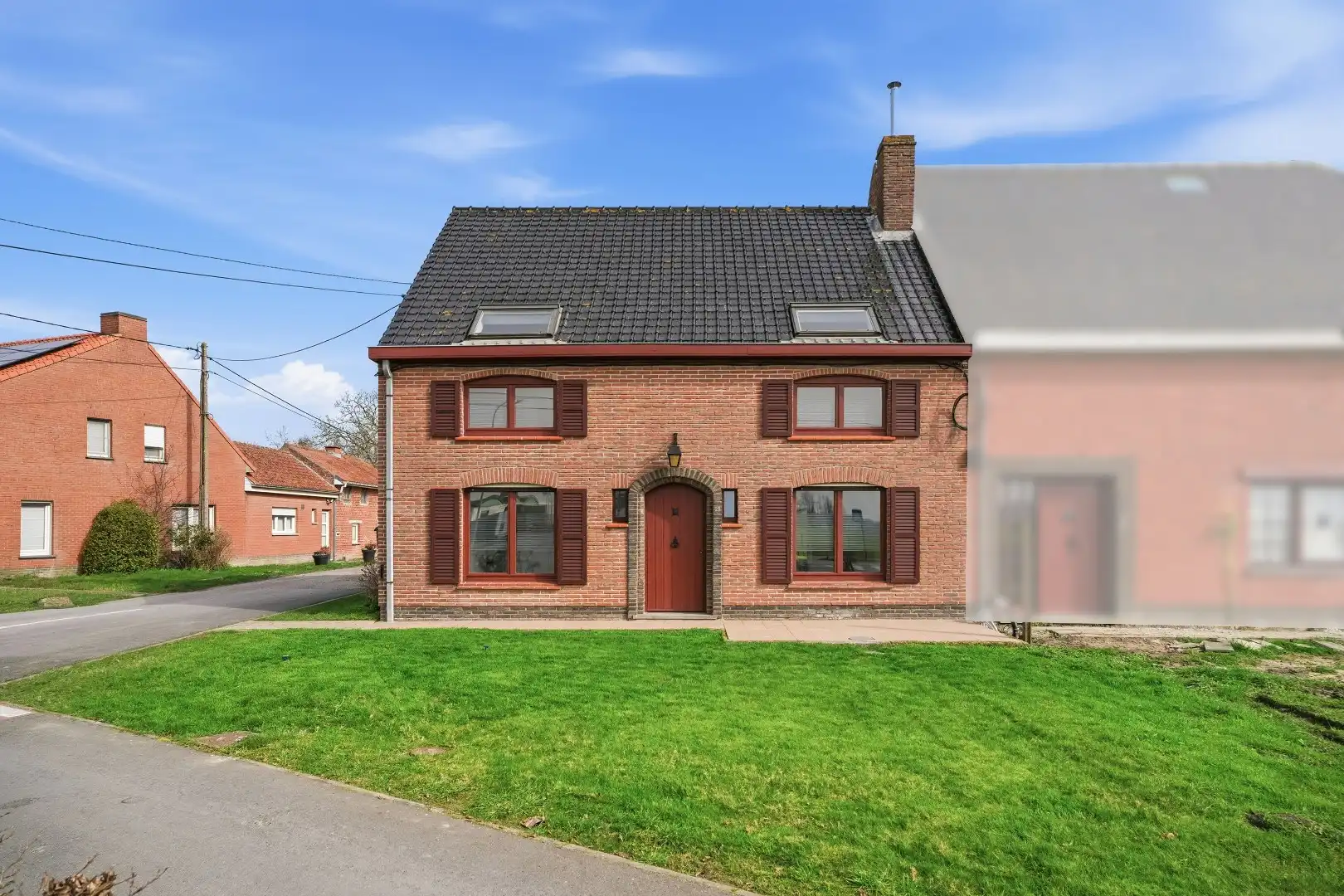 Ruime halfopen woning met 6 slaapkamers in Houthulst! foto {{pictureIndex}}