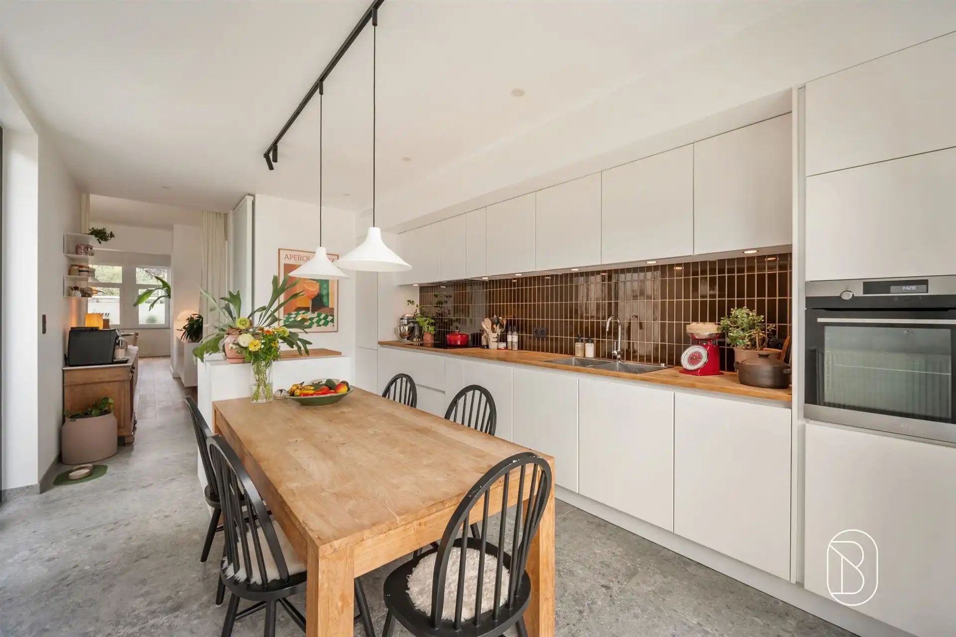 Smaakvol gerenoveerde woning met 4 slpk en gezellige tuin foto 5