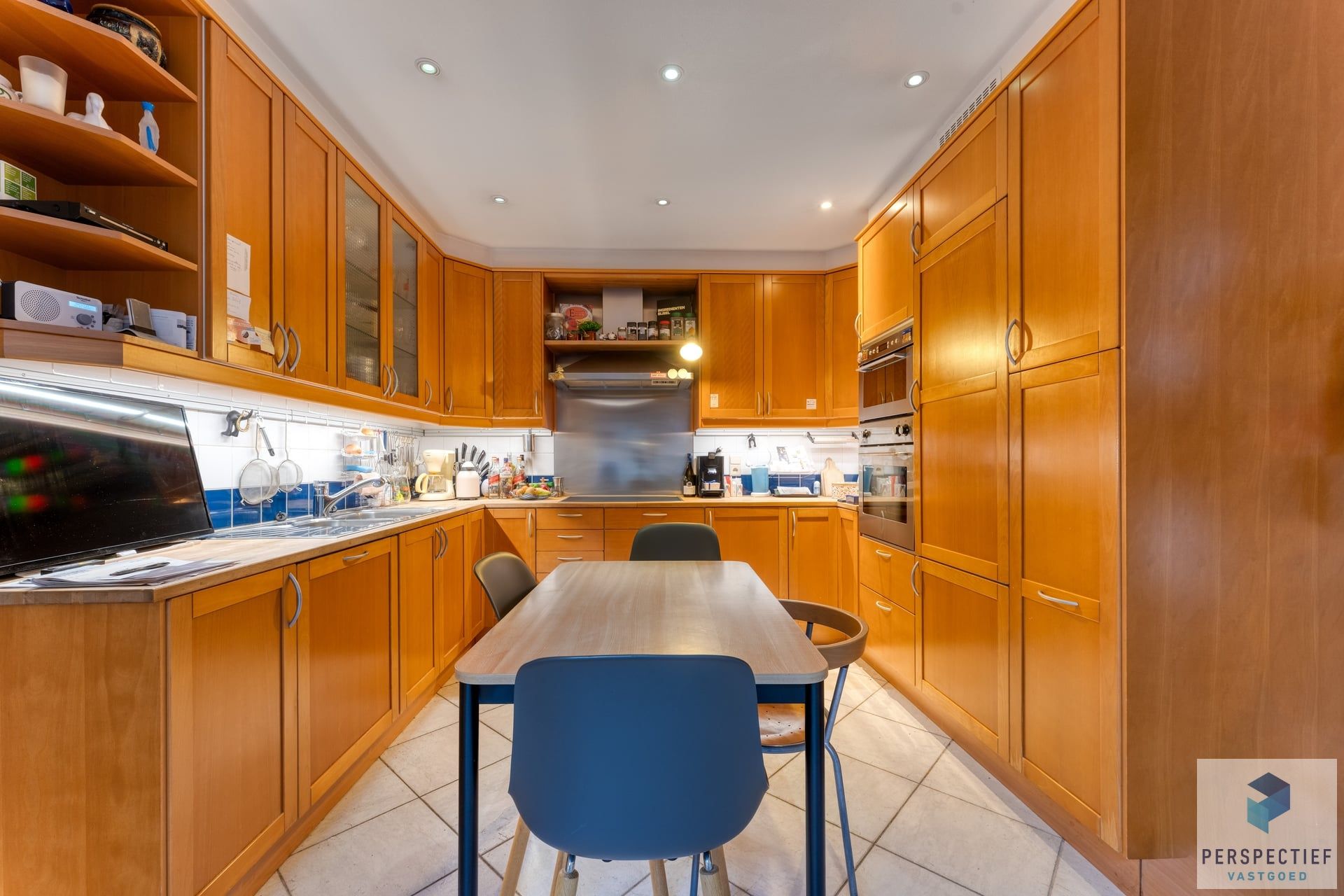 Statige ruime villa met loods en ingerichte studio in een rustige omgeving foto 11