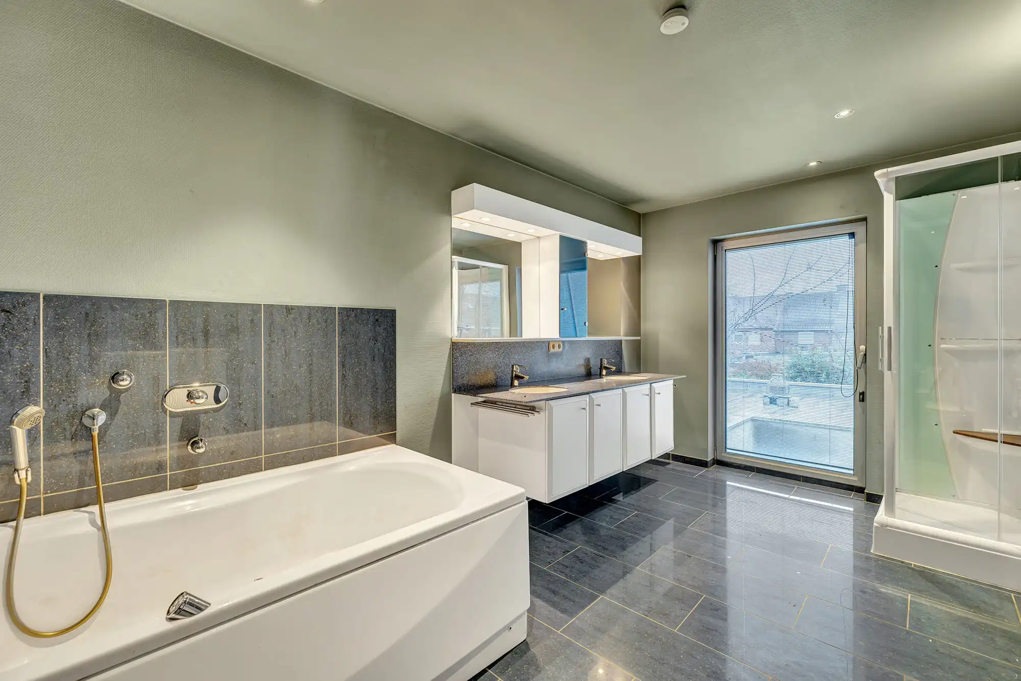 Unieke architectenwoning vlakbij het centrum van Roeselare foto 8