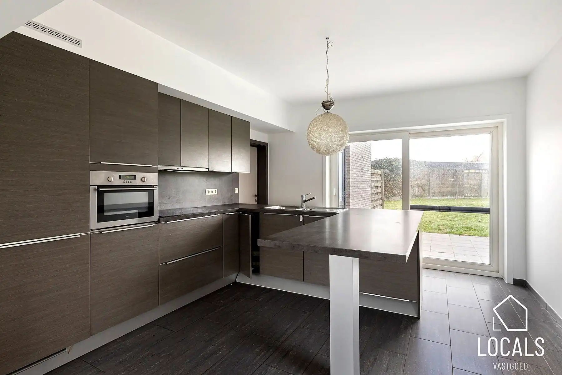 Instapklare gezinswoning met 4 slaapkamers en tuin foto 7