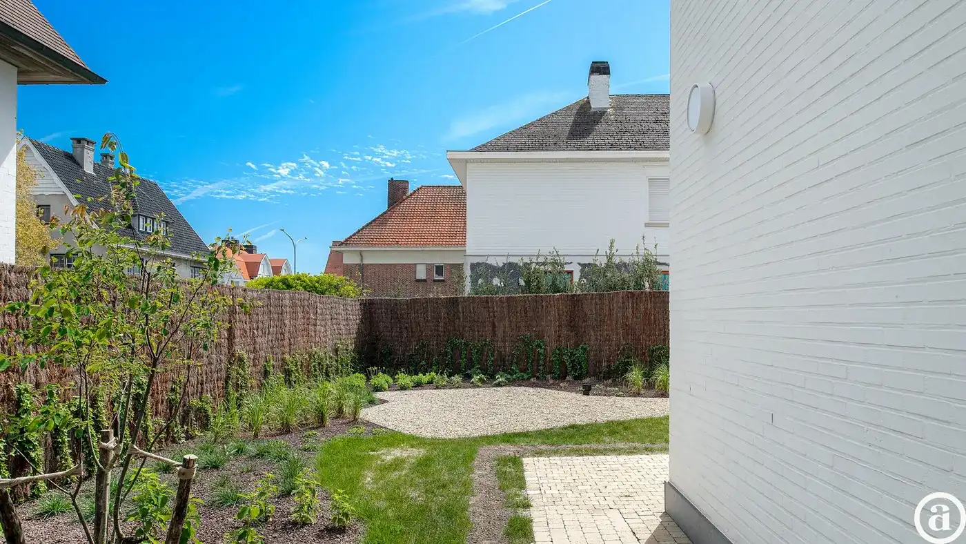 Exclusief gerenoveerde villa op een absolute toplocatie foto 2