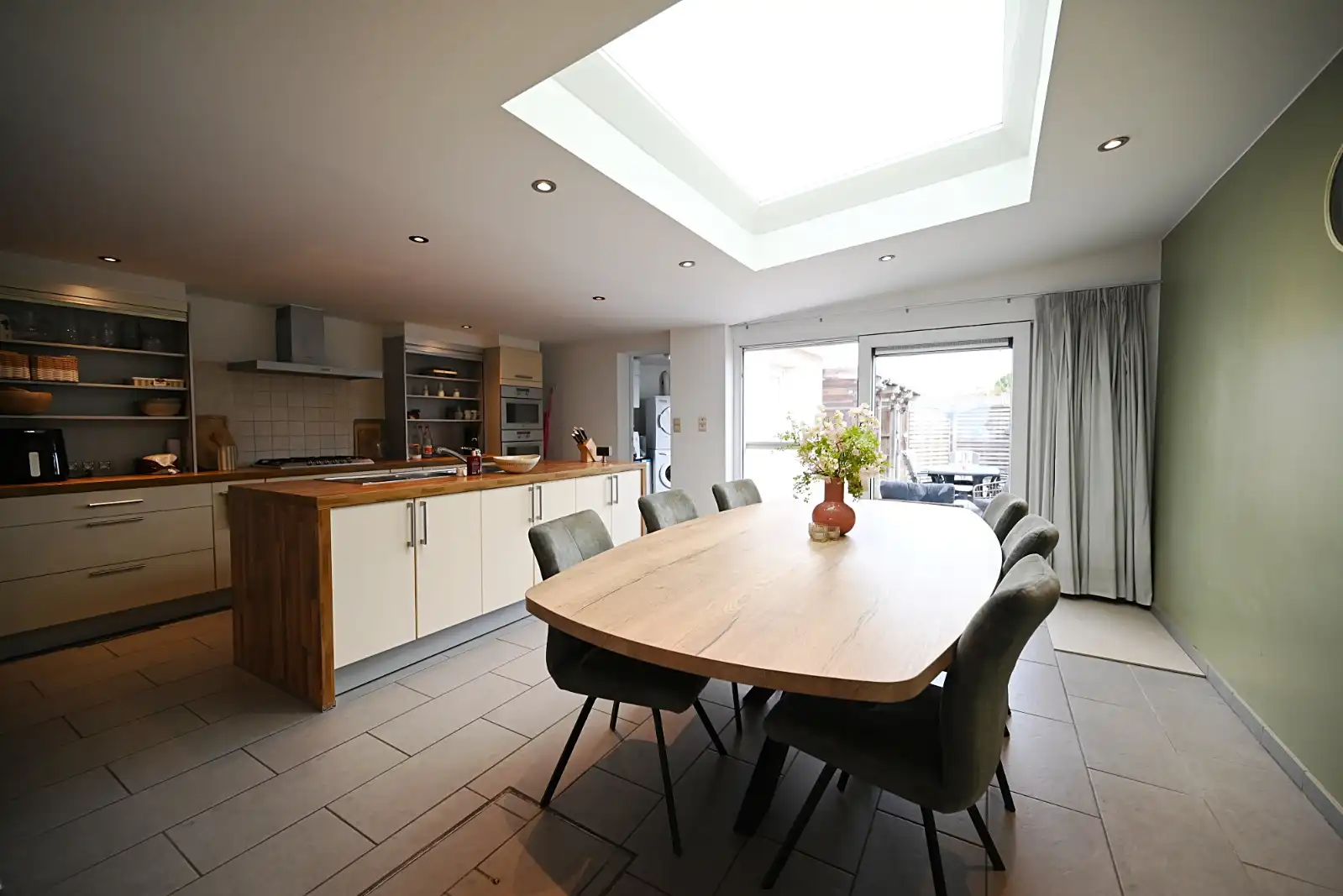 Ruime woning met 3 slaapkamers en carport foto 6