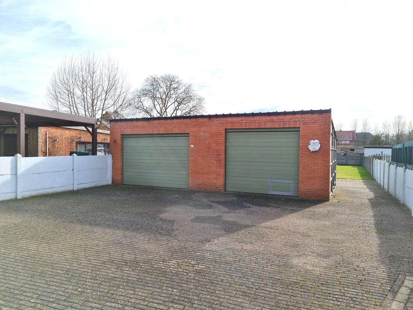 Instapklare woning, 4 slaapkamers, dubbele garage en grote achterliggende tuin foto 3