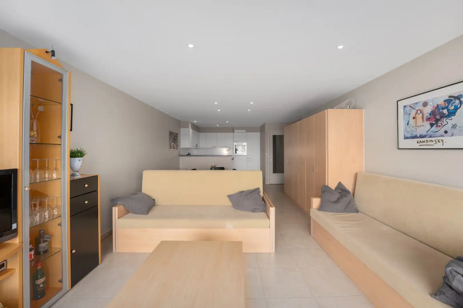 Prachtig en ruim 2 slaapkamerappartement te koop nabij de zeedijk foto 3